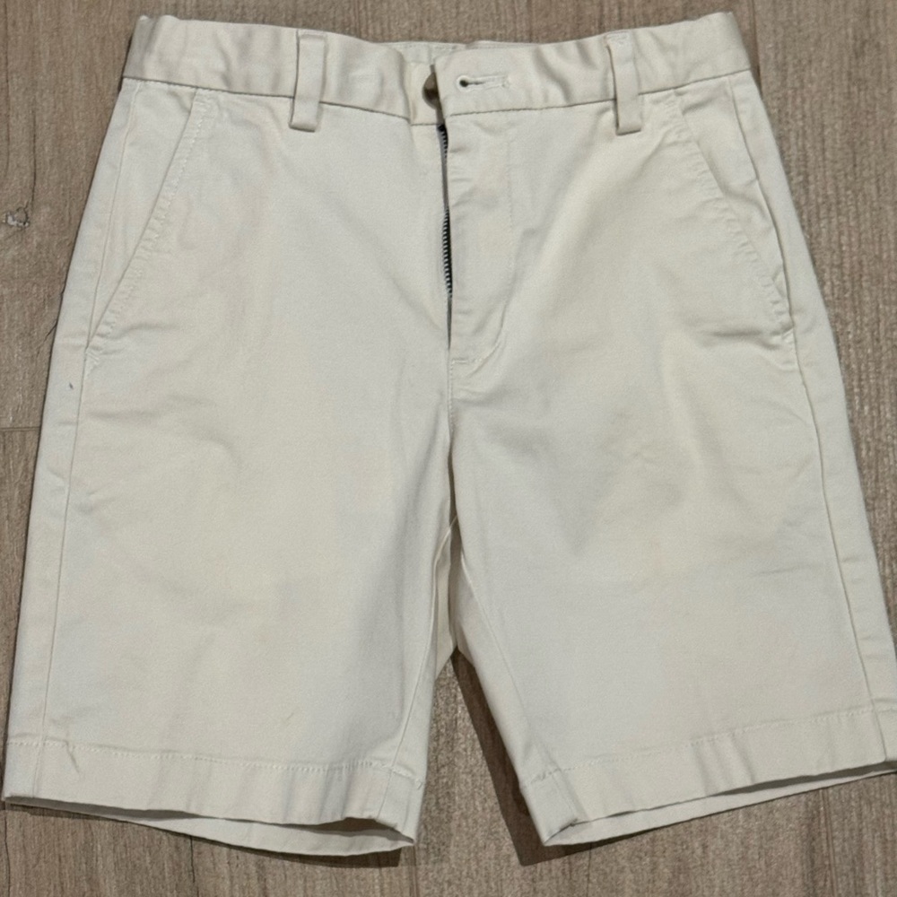 Boys vineyard vines size 8 chino khaki shorts